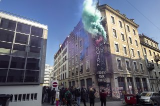 Amnesty International demande à la justice genevoise de se pencher sur des violences policières présumées lors d'une manifestation en marge de l'occupation d'un immeuble vide aux Pâquis (archives).